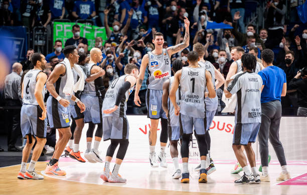 与队友之间 与队友之间